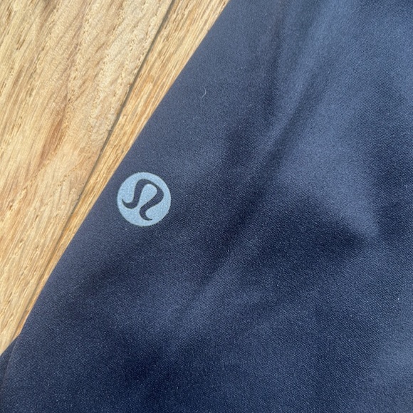 LULULEMON size 2 25” LEGGINGS with POCKETS - Picture 4 of 8